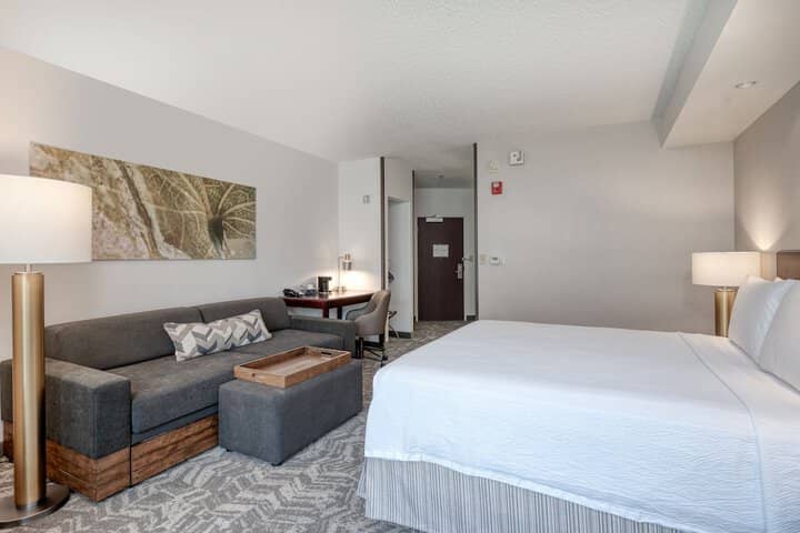 Room 6 of 32