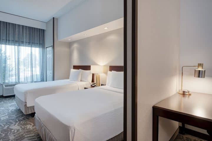 Room 8 of 32