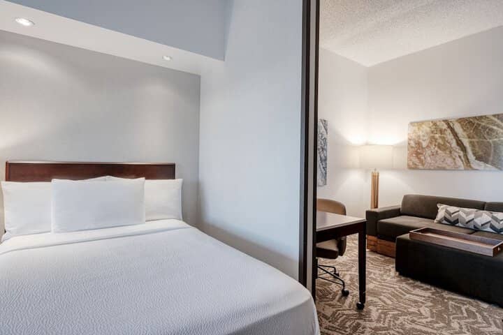 Room 4 of 32