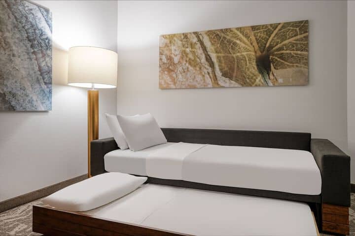 Room 7 of 32
